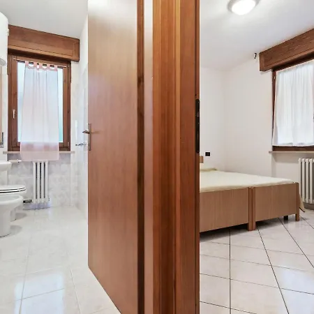 Panoramic With Swimming Pool And Garden לאזיסה