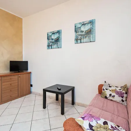 Panoramic With Swimming Pool And Garden לאזיסה