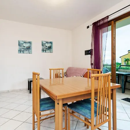 בית נופש Panoramic With Swimming Pool And Garden לאזיסה