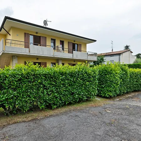 In Near Garda Nyaraló